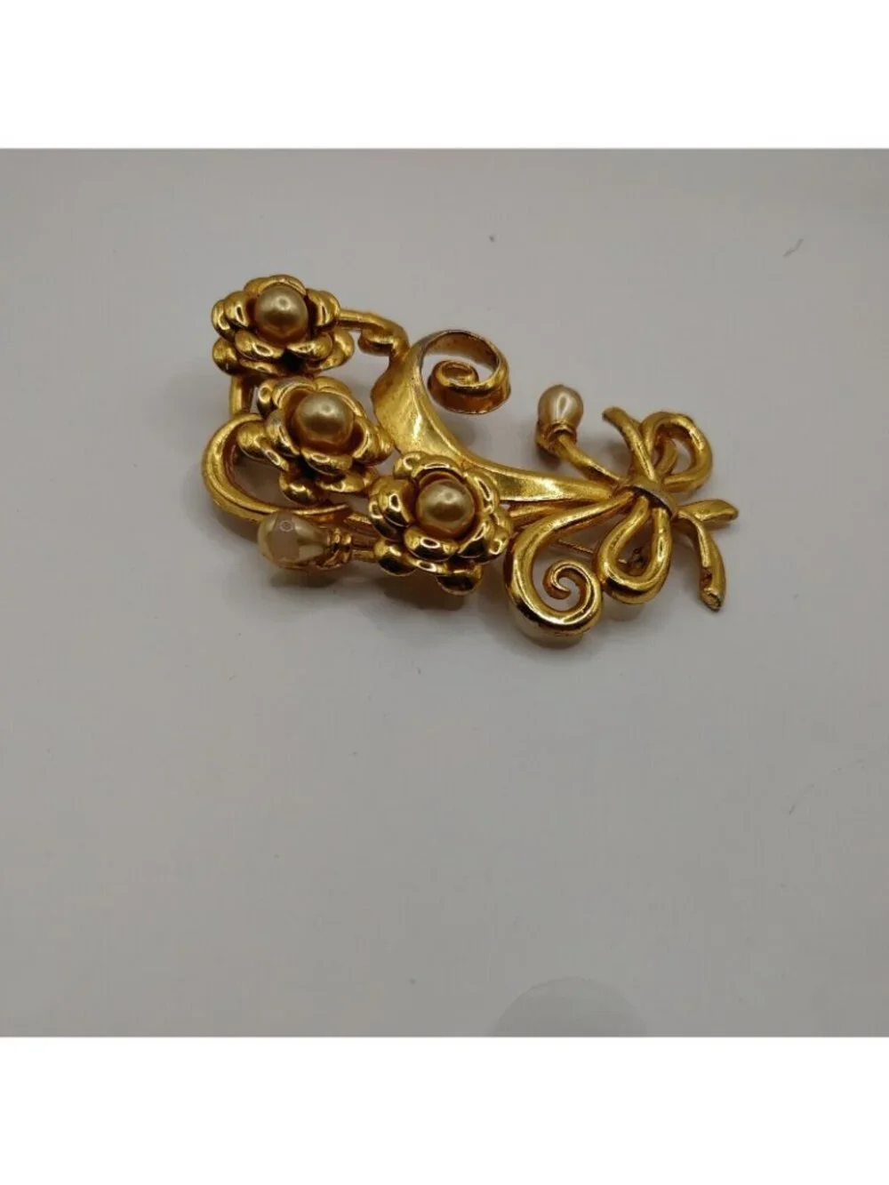 VTG Brooch faux Pearls gold Tone Floral Some Damage on pearls See Photo's